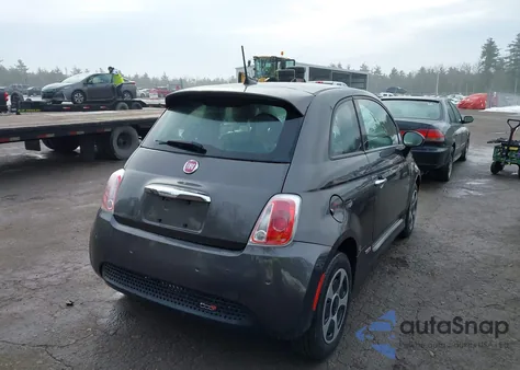2018 Fiat 500E Battery Electric z USA, uszkodzony, nr VIN 3C3CFFGE6JT471708